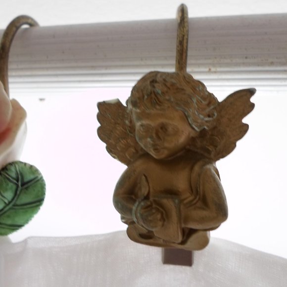 Shower Hooks Assortment - Picture 13 of 16